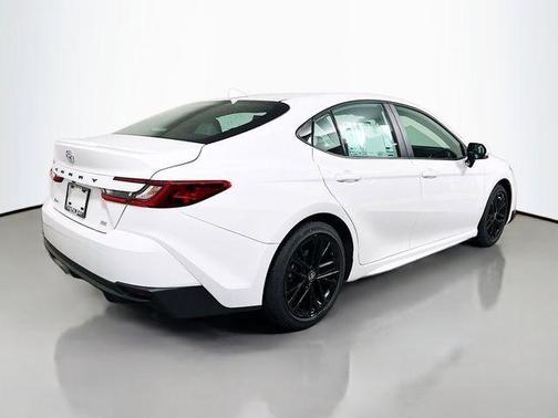 Ice Cap 2026 Toyota Camry SE