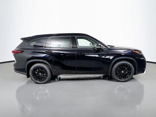 Midnight Black Metallic 2026 Toyota Highlander XSE