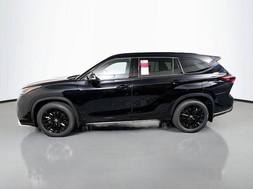 Midnight Black Metallic 2026 Toyota Highlander XSE
