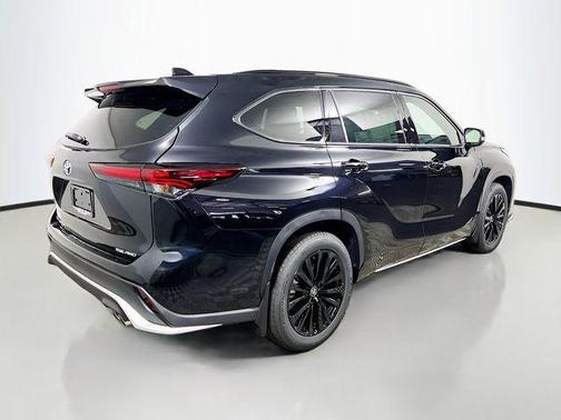 Midnight Black Metallic 2026 Toyota Highlander XSE