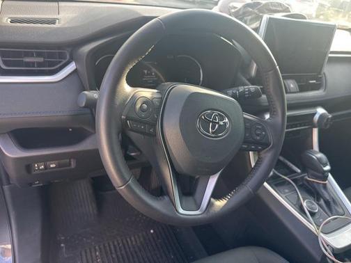 2025 Toyota RAV4 Hybrid SE