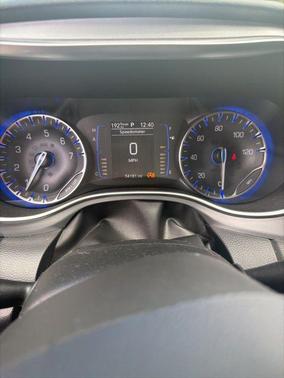 Brilliant Black Crystal Pearlcoat 2018 Chrysler Pacifica Touring-L