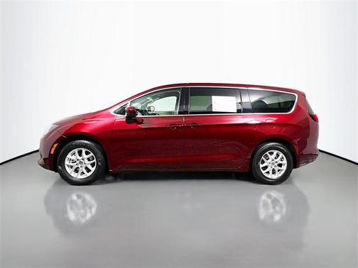 2022 Chrysler Voyager LX
