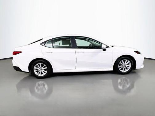 Ice 2025 Toyota Camry LE