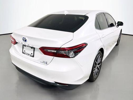 2023 Toyota Camry Hybrid XLE