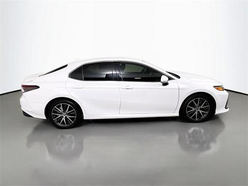 2023 Toyota Camry Hybrid XLE