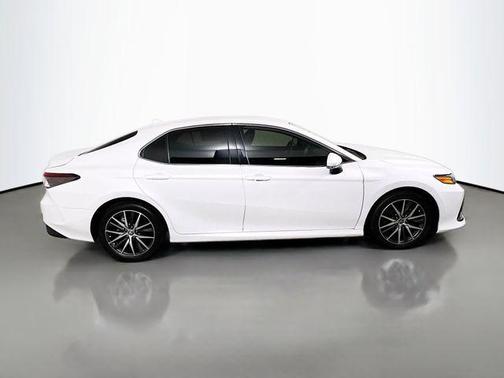 2023 Toyota Camry Hybrid XLE