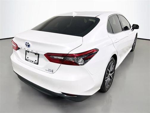 2023 Toyota Camry Hybrid XLE