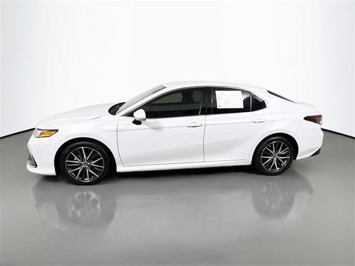 2023 Toyota Camry Hybrid XLE