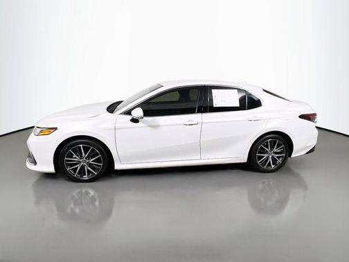 2023 Toyota Camry Hybrid XLE