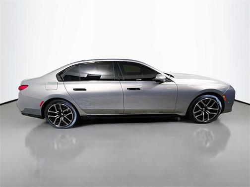 2023 BMW 740 i
