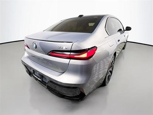 2023 BMW 740 i