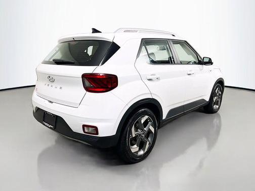 2022 Hyundai VENUE SEL