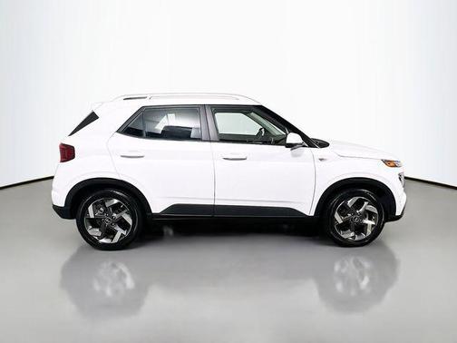 2022 Hyundai VENUE SEL