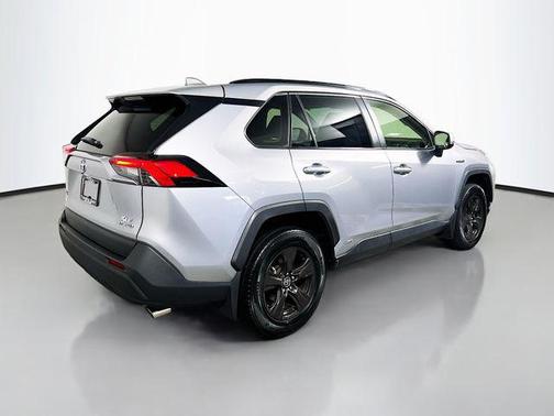 Silver Sky Metallic 2021 Toyota RAV4 Hybrid XLE