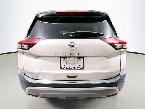 Champagne Silver Metallic 2021 Nissan Rogue SL
