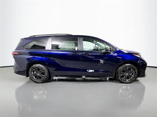 2025 Toyota Sienna XSE 7 Passenger