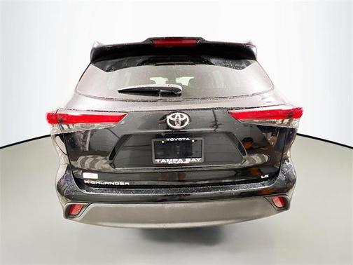 2020 Toyota Highlander LE