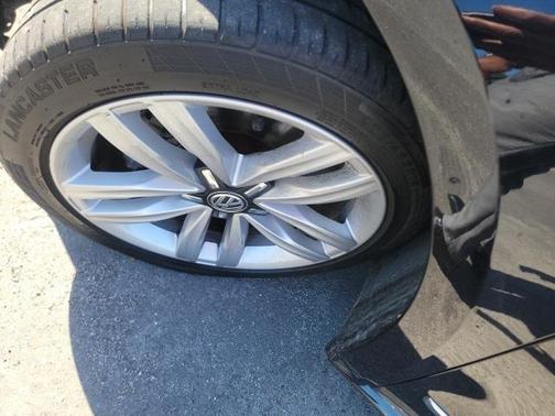 2017 Volkswagen Passat 1.8T SE w/Technology