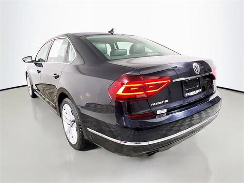 2017 Volkswagen Passat 1.8T SE w/Technology