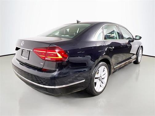 2017 Volkswagen Passat 1.8T SE w/Technology
