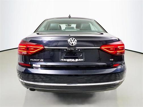 2017 Volkswagen Passat 1.8T SE w/Technology