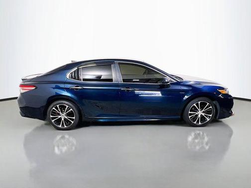Aqua 2018 Toyota Camry SE