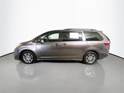 2018 Toyota Sienna XLE