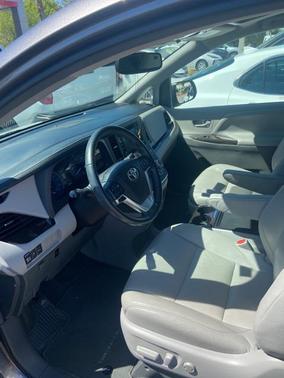 2018 Toyota Sienna XLE