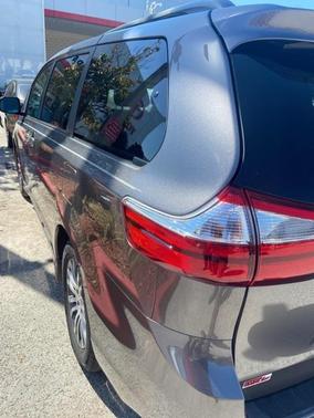 2018 Toyota Sienna XLE