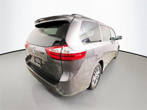 2018 Toyota Sienna XLE