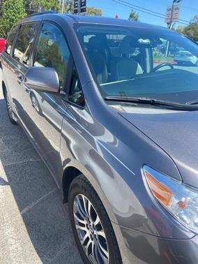 2018 Toyota Sienna XLE