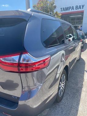 2018 Toyota Sienna XLE