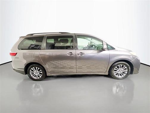 2018 Toyota Sienna XLE