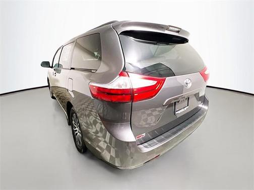 2018 Toyota Sienna XLE