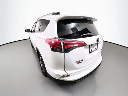 Super White 2018 Toyota RAV4 LE