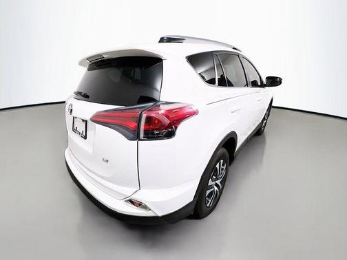 Super White 2018 Toyota RAV4 LE