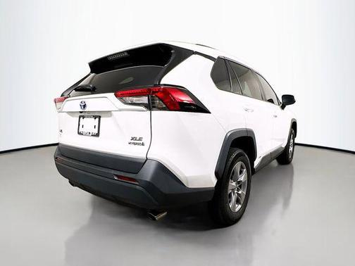 2022 Toyota RAV4 Hybrid XLE