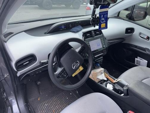 2022 Toyota Prius LE