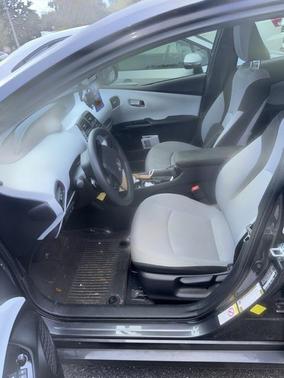 2022 Toyota Prius LE