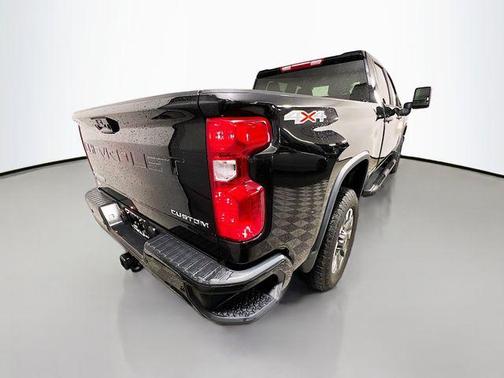 2025 Chevrolet Silverado 2500 Custom