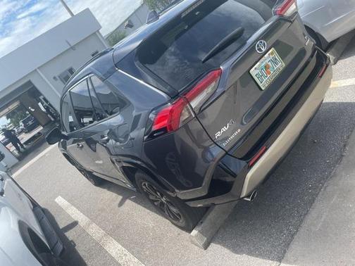 2023 Toyota RAV4 Hybrid SE