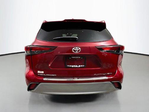 Pearl 2024 Toyota Highlander Platinum