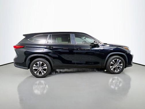Midnight Black Metallic 2023 Toyota Highlander XLE