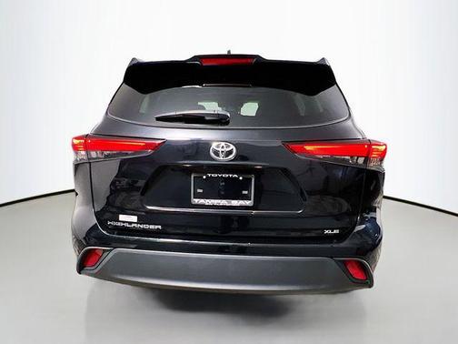 Midnight Black Metallic 2023 Toyota Highlander XLE
