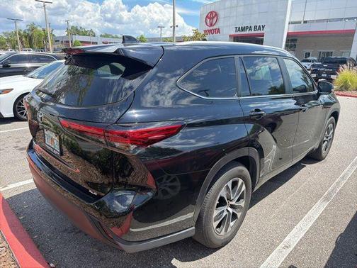 Midnight Black Metallic 2023 Toyota Highlander XLE
