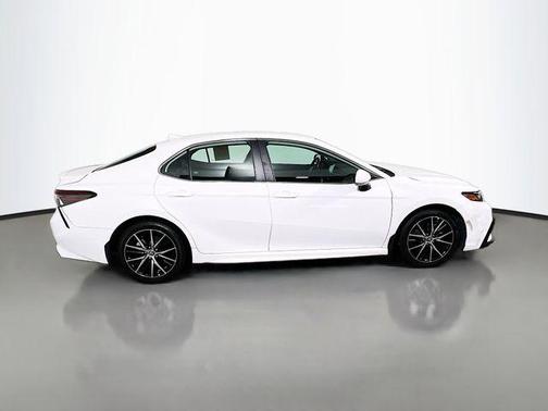 Ice Cap 2024 Toyota Camry SE