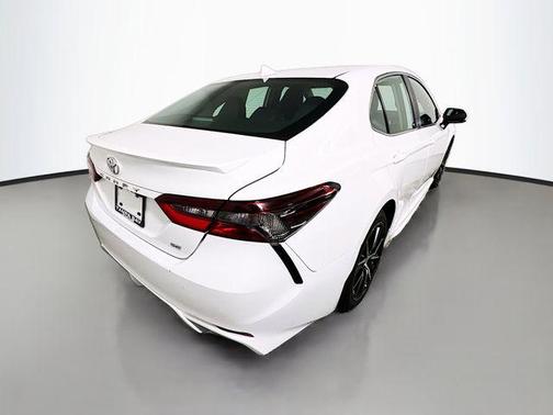 Ice Cap 2024 Toyota Camry SE