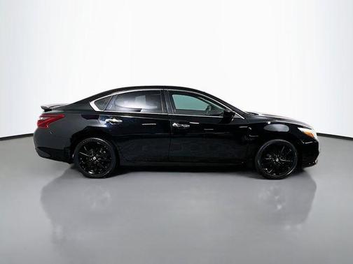 Super Black 2017 Nissan Altima 2.5 SR