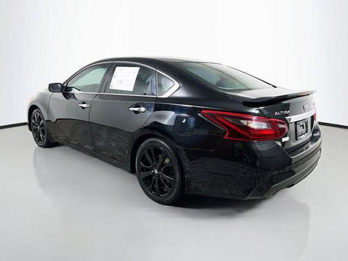 Super Black 2017 Nissan Altima 2.5 SR
